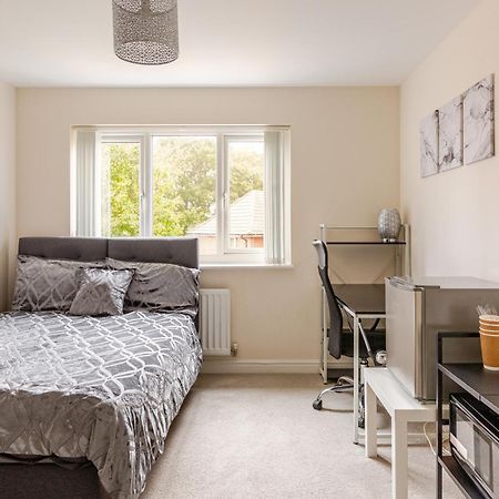 Large Double Room & Private Ensuite Bathroom, Badbury Park, Swindon, Near Great Western Hospital Экстерьер фото