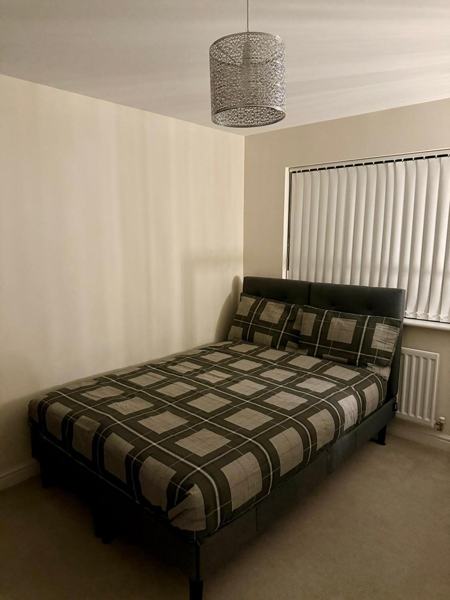 Large Double Room & Private Ensuite Bathroom, Badbury Park, Swindon, Near Great Western Hospital Экстерьер фото