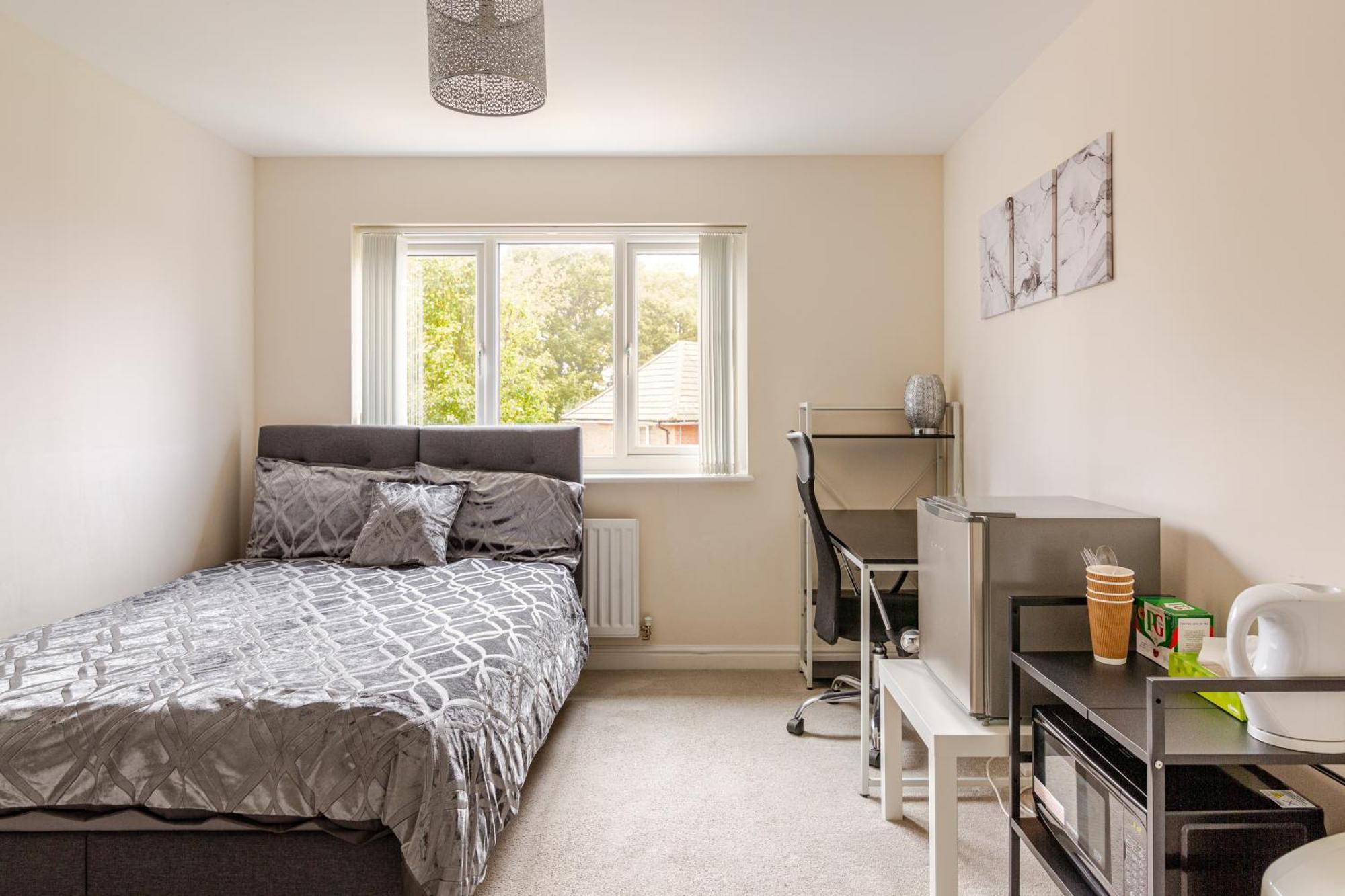 Large Double Room & Private Ensuite Bathroom, Badbury Park, Swindon, Near Great Western Hospital Экстерьер фото