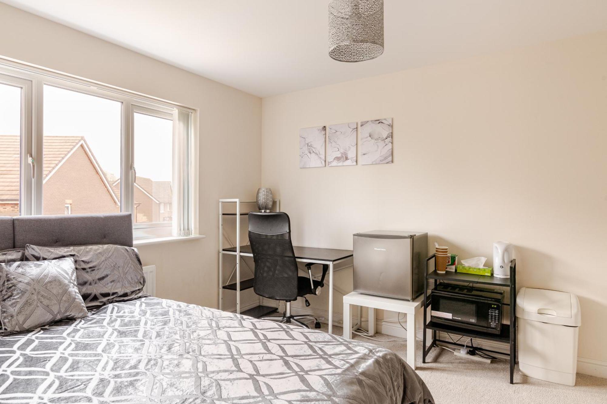 Large Double Room & Private Ensuite Bathroom, Badbury Park, Swindon, Near Great Western Hospital Экстерьер фото