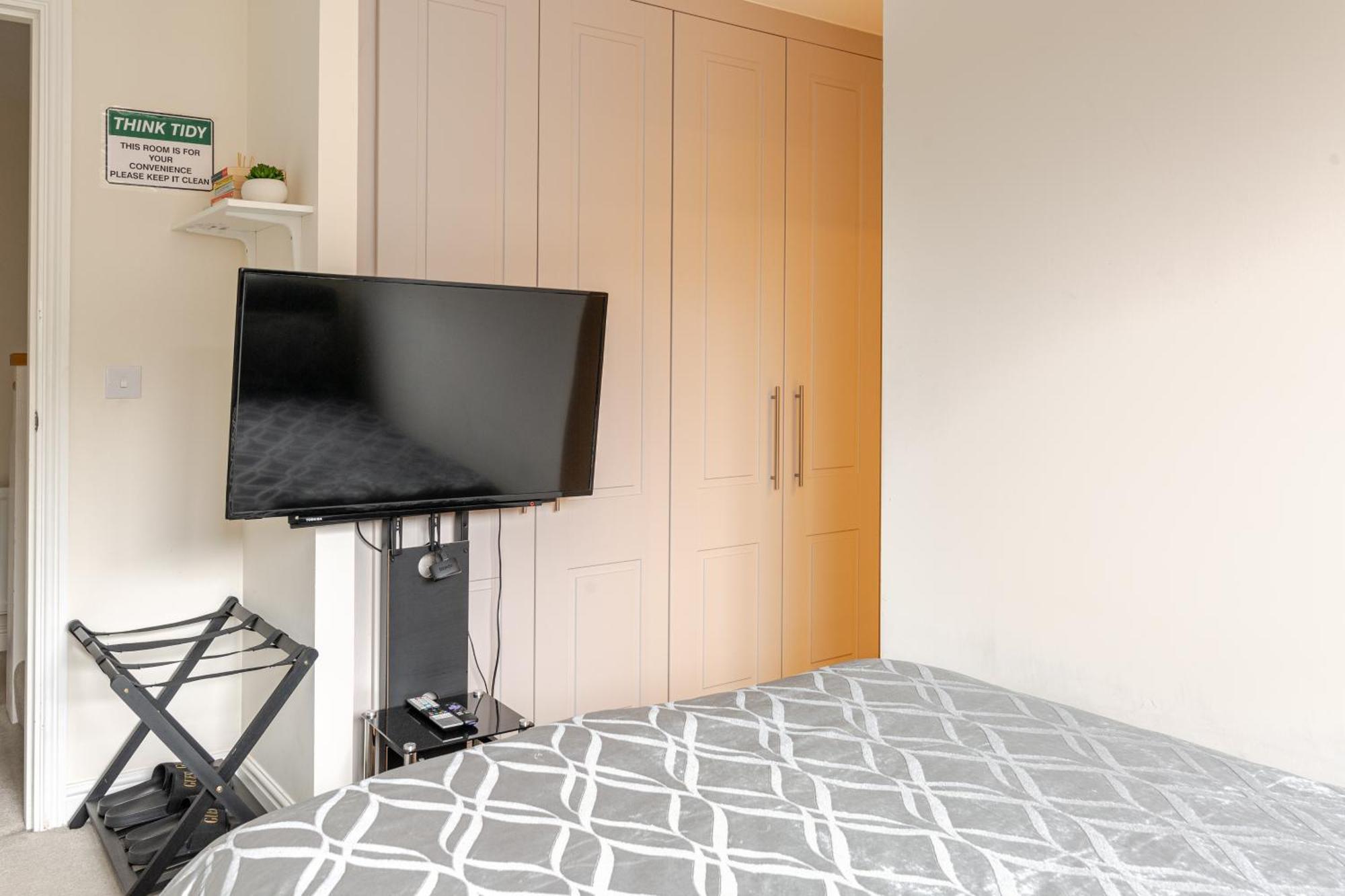 Large Double Room & Private Ensuite Bathroom, Badbury Park, Swindon, Near Great Western Hospital Экстерьер фото